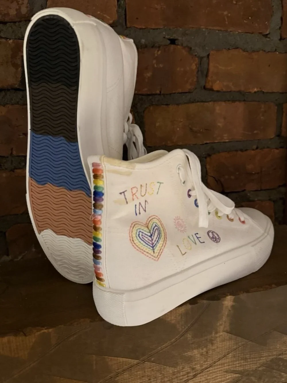 NEW American Eagle Sneakers Pride Rainbow High Top, Size 8